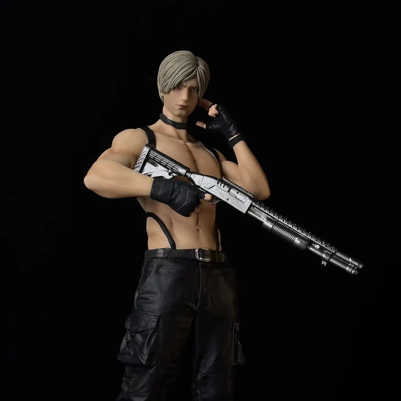 

Resident Evil Leon Third Generation GK Figure Anime Game Peripheral Collectible Model Desk Decor Statue Gift For Anime Game Fans