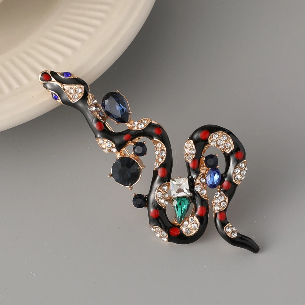 Red Spotted Snake Brooch Luxury Ladies Dress Accessories Red Carpet Graduation Dress Accessories