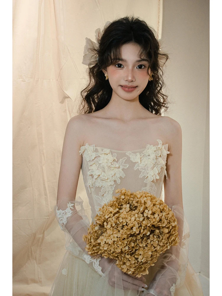 Light Wedding Dresses Sweet Flower Strapless Wedding Dress With Court Train Classic A-line Brides Wedding Dresses Customized