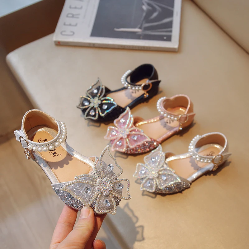 

Kids Girls Princess Sandals Rhinestone Butterfly Pearls Summer Dancing Shoes Children Girls Shiny Glitters Flat Soles Shoes