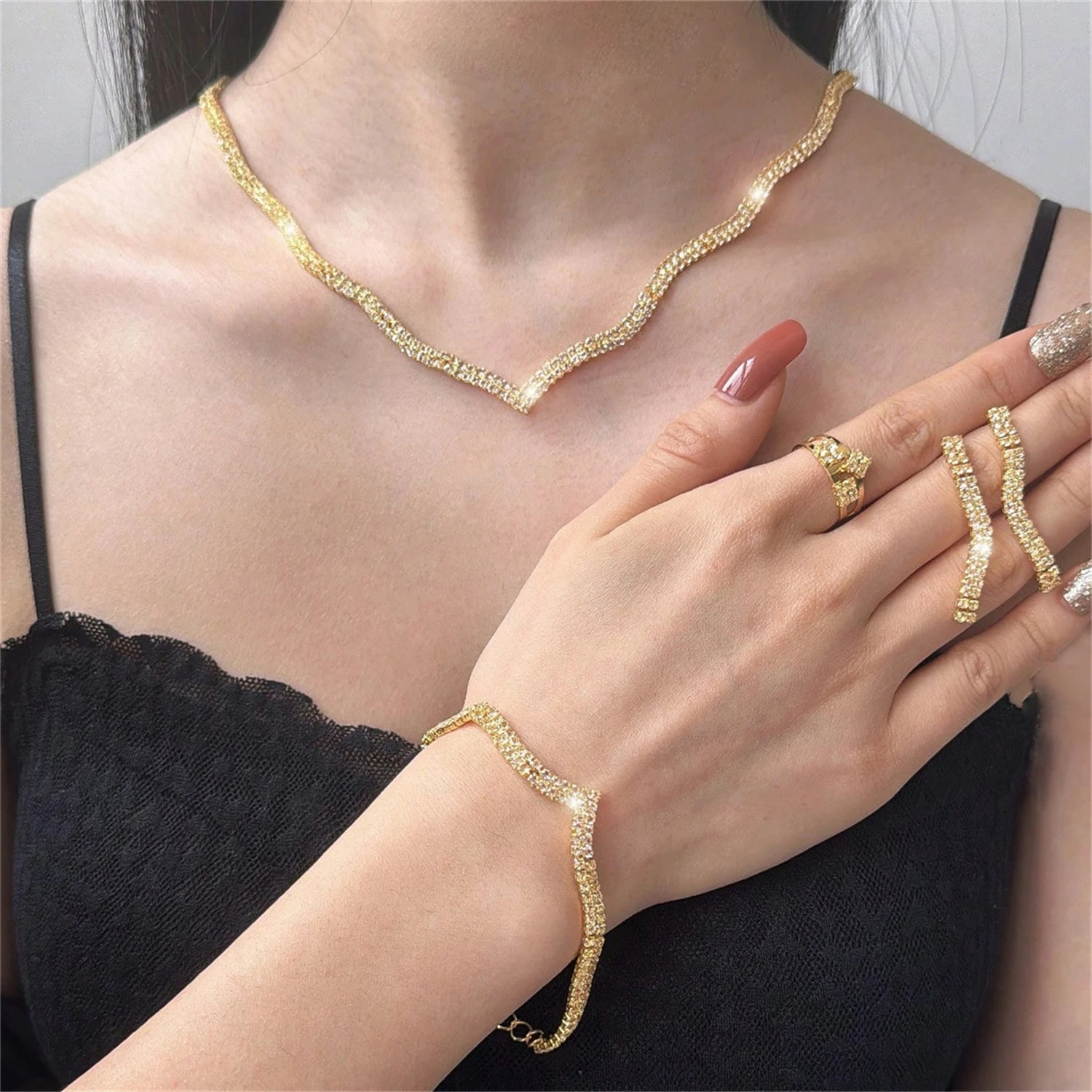Mode Glänzende Halskette Ohrringe Ringe Armband Set Schmuck Luxus Bankett Party Schmuck Vier Stück Set Schmuck Zubehör