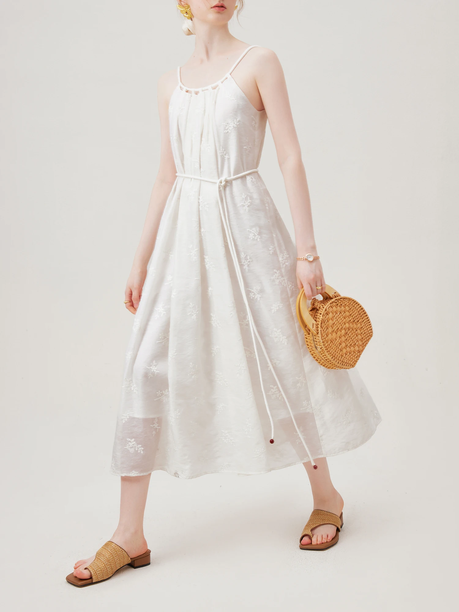 FSLE New Chinese Style Embroidered Halter Dress For Women 2024 Summer White Classic Versatile Casual Long Dress 24FS18030