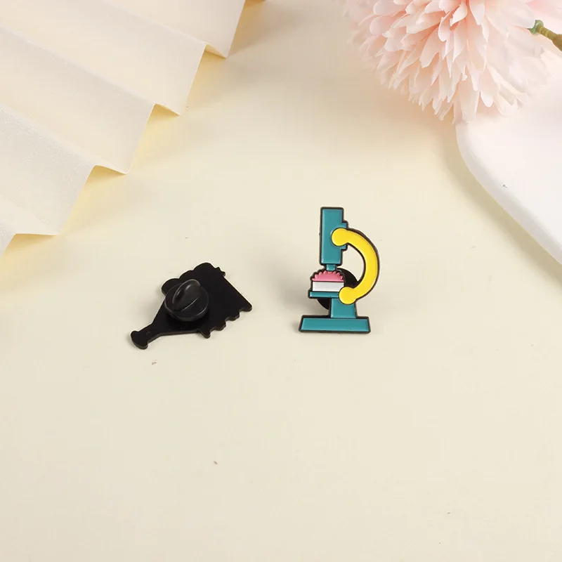 Creative Trendy Cartoon Medical Instrument Oil Drop Lapel Brooch Badge Pin Denim Bag Gift Men Women Fashion Jewelry Accessories
