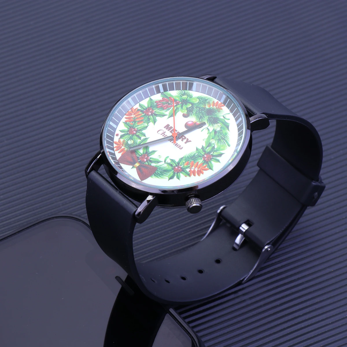 

Christmas Wreath Quartz Watch Adjustable Fashion Cartoon Design Ladies Men Wristwatch Lasting Gift for Valentine's