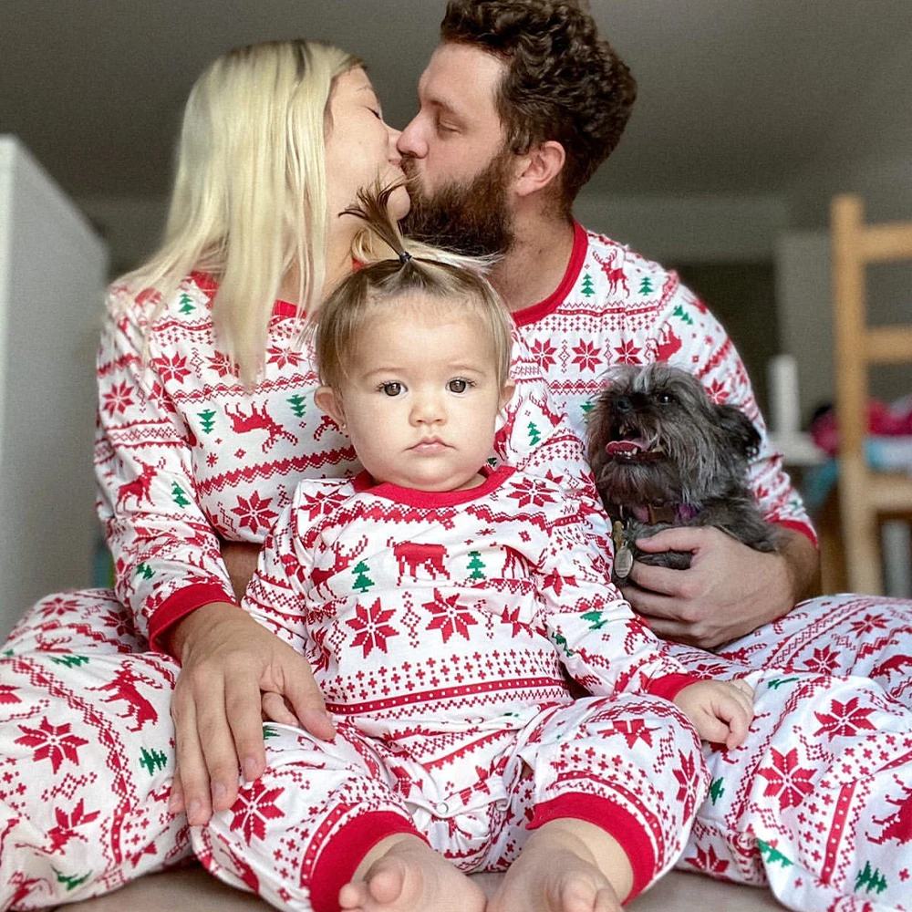 PatPat Merry Christmas Pajamas Set Family Matching Outfits Look Sleepwear Reindeer and Snowflake Clothes Sets (Flame Resistant)