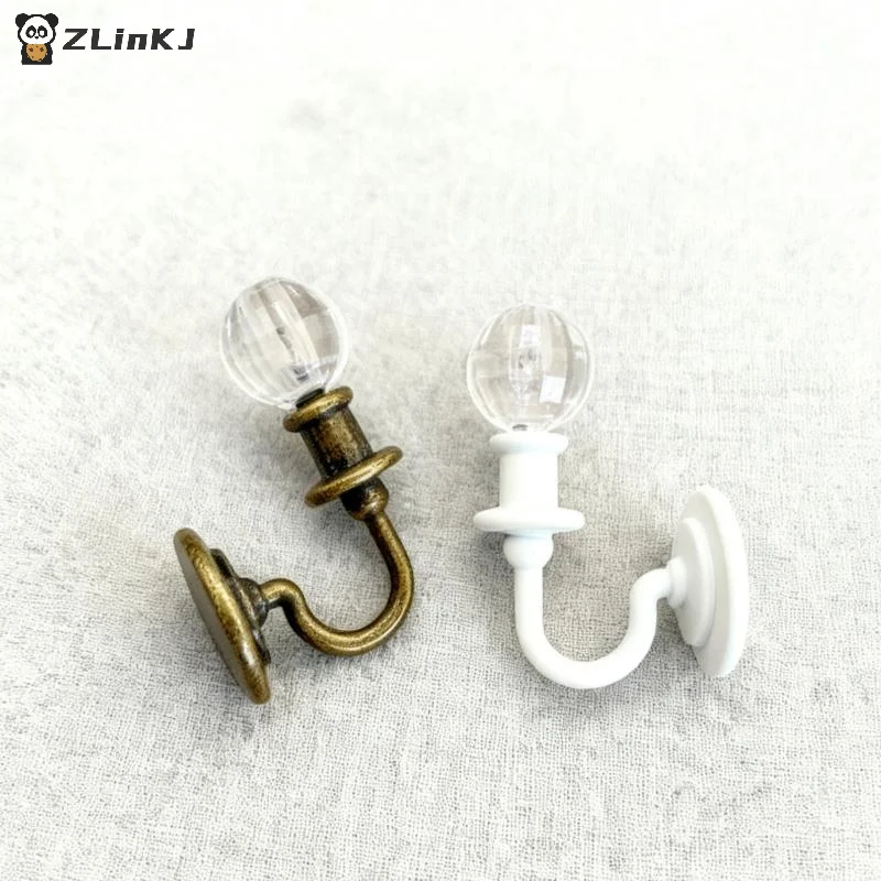 

▶ 1 шт. Миниатюрная подвесная лампа для кукольного домика, имитация потолочного светильника из сплава, мини-светодиодная модель для декора дома