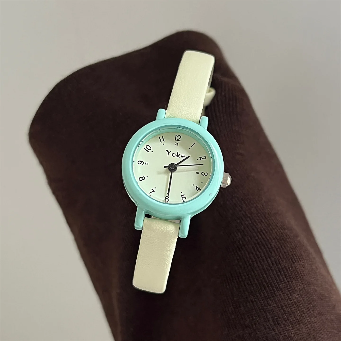 New, Trendy, And Stylish Korean-Style Compact Wristwatch For Students, Featuring A High-Fashion Design And A Slender Strap.