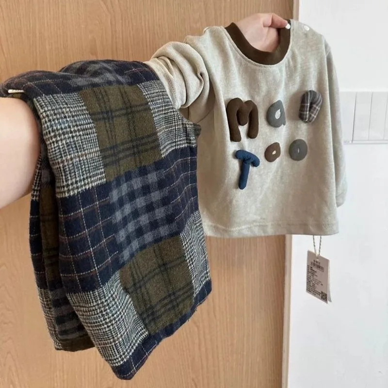 Japanese-style Autumn and Spring Boys' Long-sleeved Top with Letter Patterns and Plaid Pants, A Trendy Two-piece Set