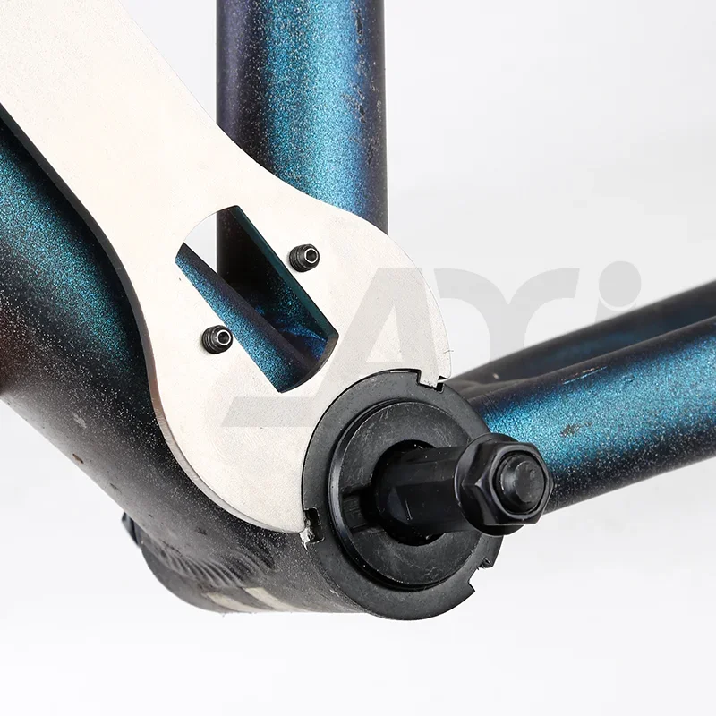 Bicycle old-fashioned center shaft removal tool square hole center shaft left and right side shaft bowl inner and outer lock