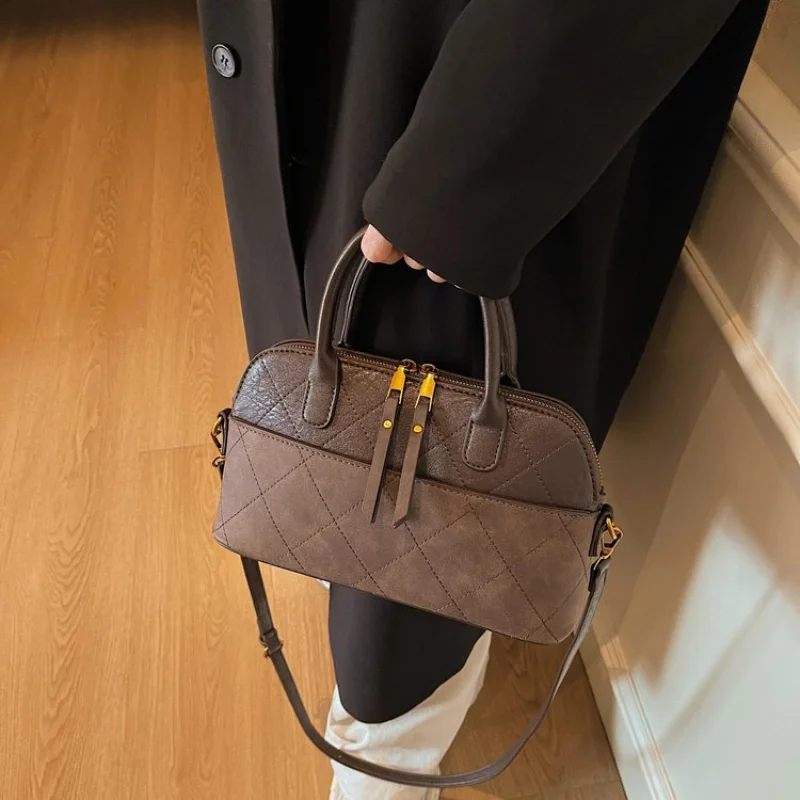 

Fashionable Women's Tote Bag Crafted From Fine Leather Featuring Casual Vintage Daily Look​
