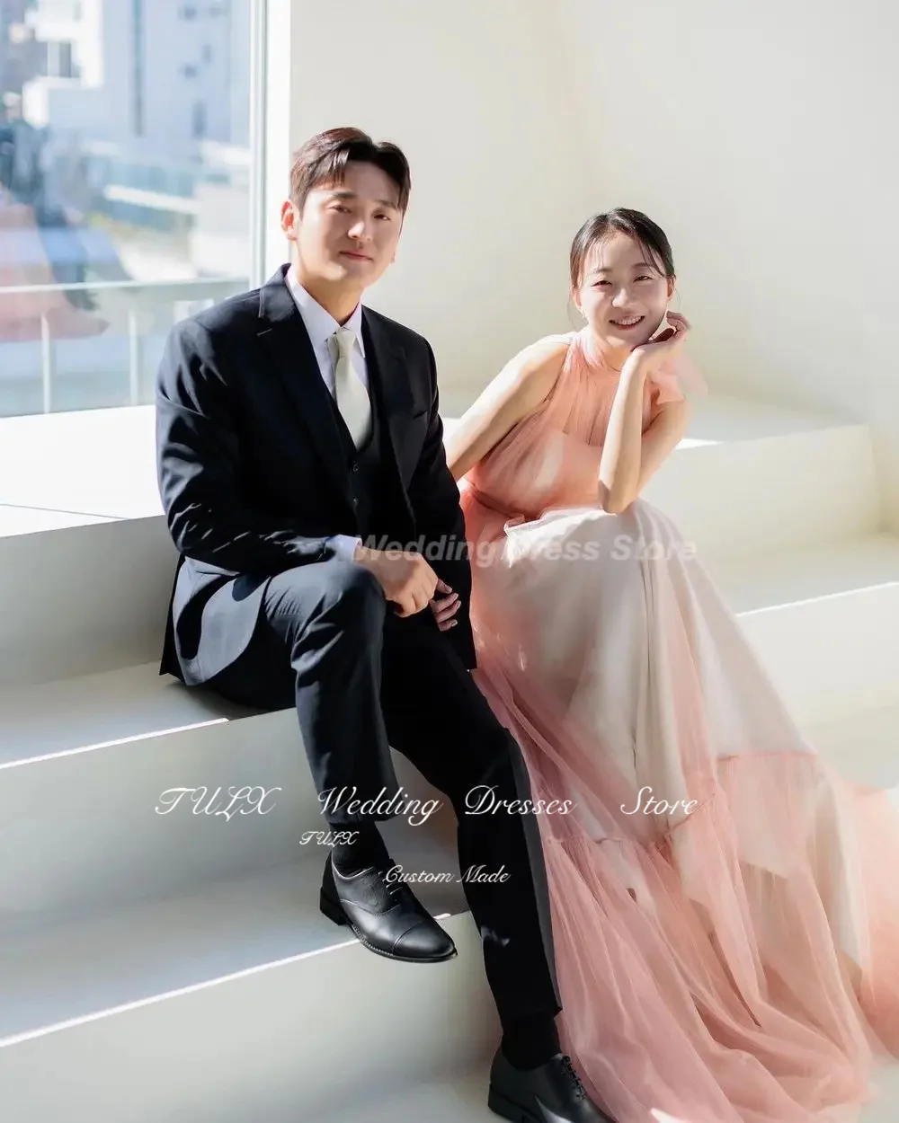 TULX 심플 핑크 튤 웨딩드레스 한국 촬영 A라인 슬리브리스 브라이덜 가운 하이넥 플로어 기장 브라이덜 가운 코르셋