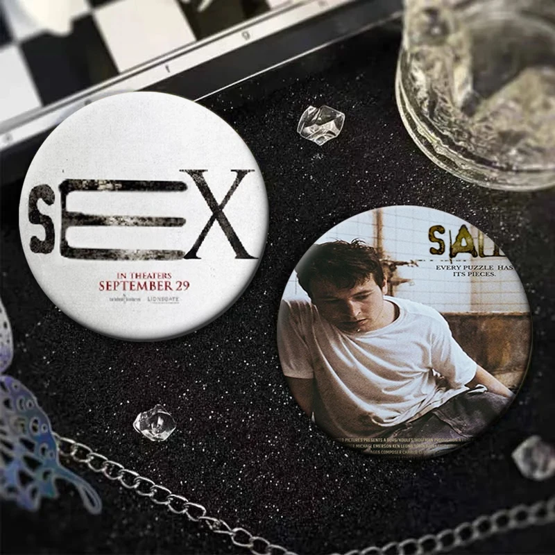 Classic Horror Movie Saw 2004 Tinplate Brooches Adam Meme Creative Badge Round Lapel Pins for Clothes Bag Decoration Fans Gifts