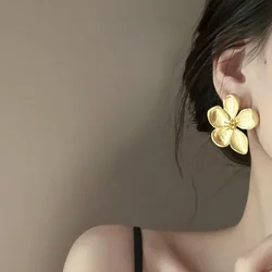 Gold Color Matte Texture Metal Flower Retro Earrings for Women Girls Fashion Party Jewelry Gifts 2024 Temperament Earrings