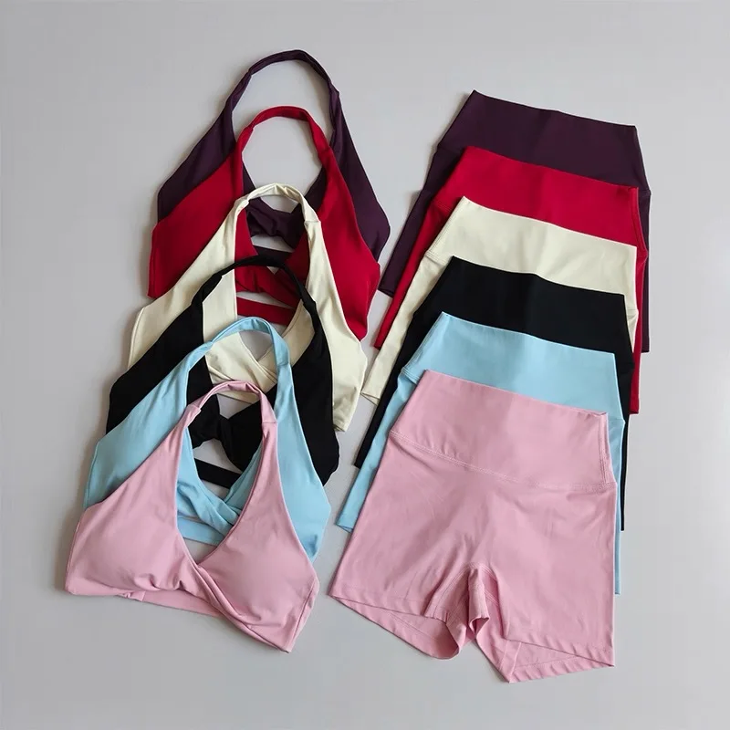 Sexy Neckholder-Sport-BH mit offenem Rücken und stützendem Design für Damen, 2-teiliges Outfit mit hochtaillierten Shorts für Pilates, Yoga, Laufen und Training. – Detail 26