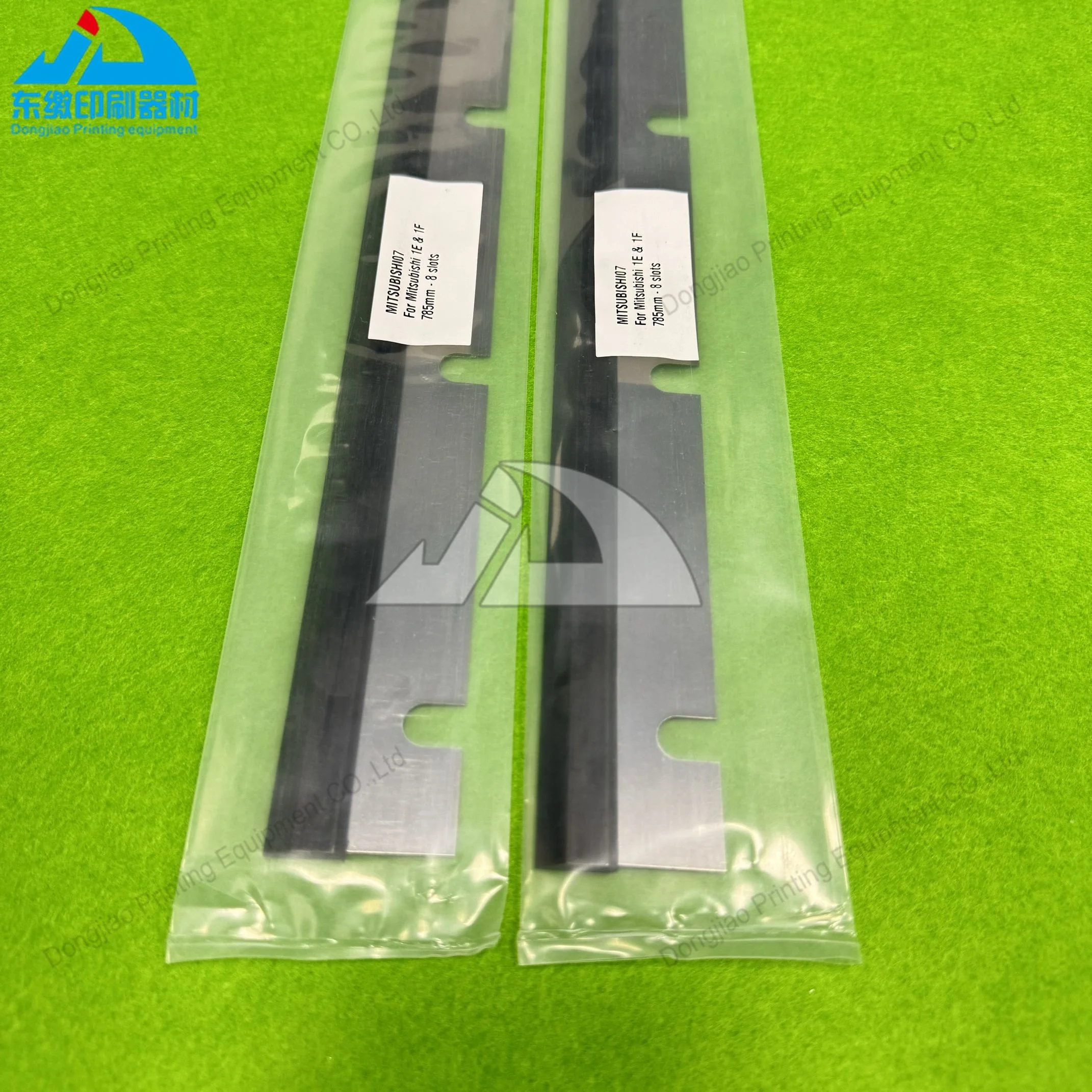 

For Mitsubishi D1000 Squeegee Length 785mm 8 Slots Good Quality Wash up Blade Offset Printing Machinery Spare Parts Squeegee