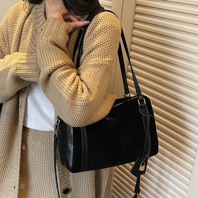 

Нишевая женская сумка 2025 года, сумка через плечо уникального дизайна, многосторонняя сумка-тоут, повседневная шикарная сумка из натуральной кожи для ежедневного использования ​