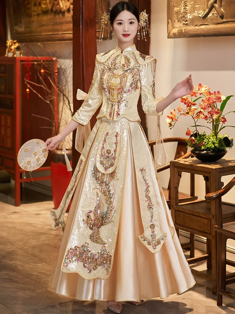 New wedding dress for brides in golden attire Chinese-style toasting and kimono