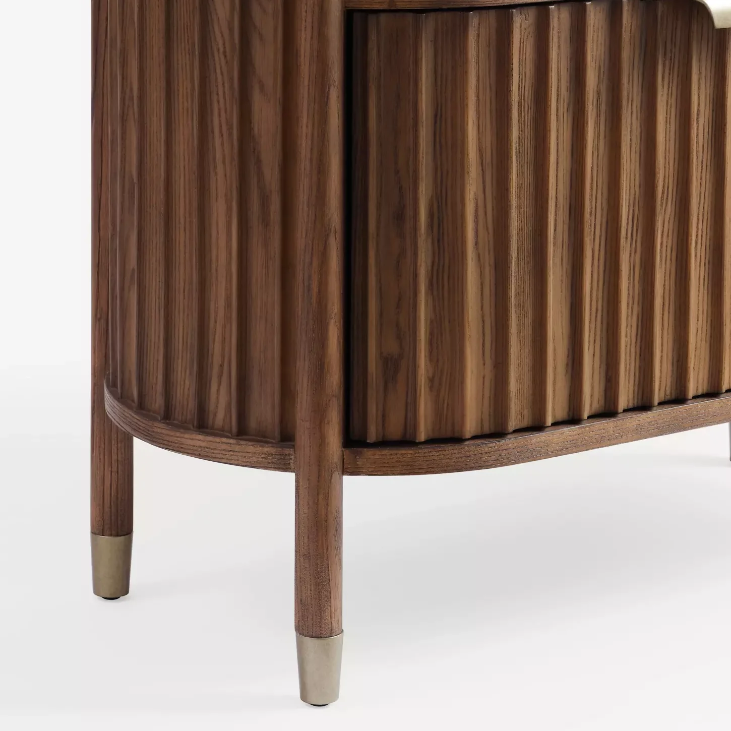 Comodino con pannello scanalato in legno di frassino, tavolino per mobili da camera da letto