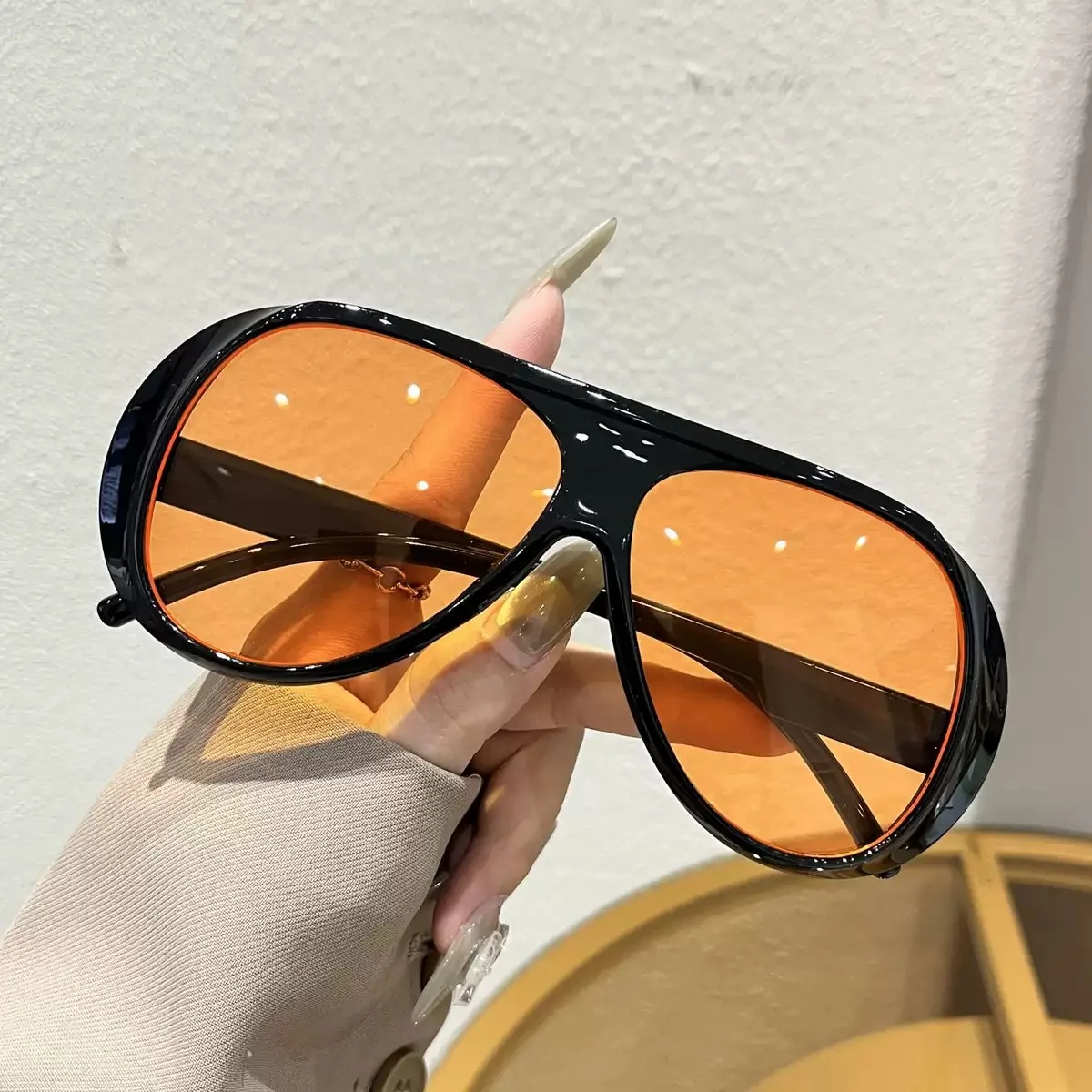 A pair of stylish large-frame women's glasses, brand new European and American vintage frog style, suitable for large face shapes, perfect for photos and travel. Women's glasses. Simple casual PC lenses, suitable for wearing all year round, frog glasses.