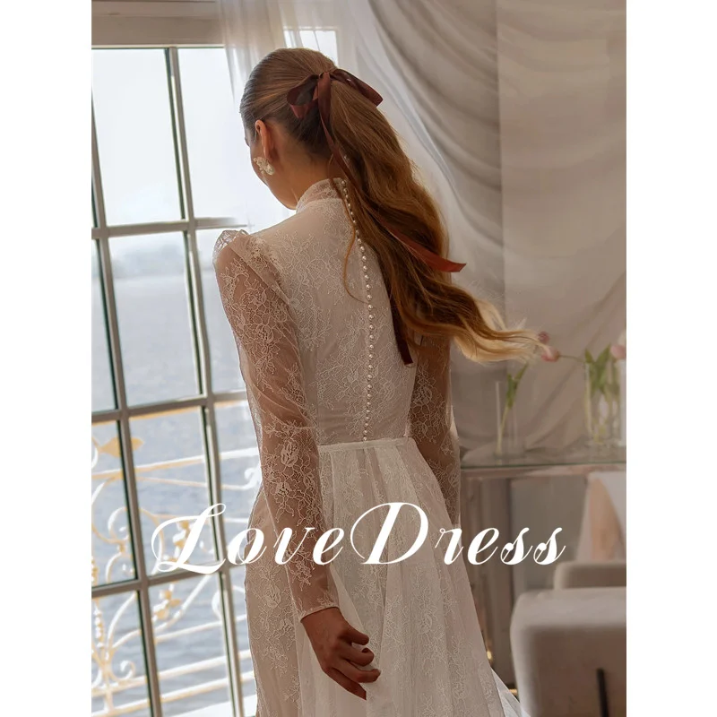 Love Modern Abito da sposa a sirena in pizzo con collo alto Abito da sposa avorio a maniche lunghe Abito da sposa sexy con spacco laterale alto Bottoni senza schienale Lunghezza pavimento