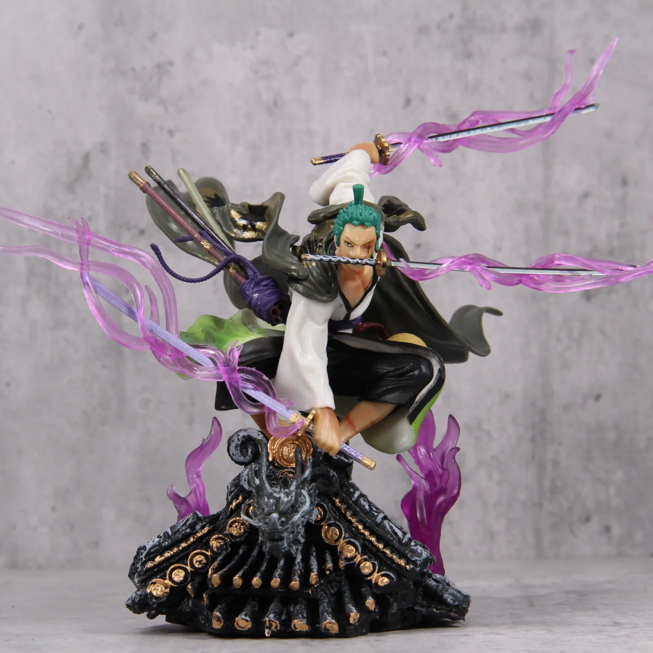 Figura de acción de anime de One Piece de 22 cm, Zoro con tres espadas, con caja, estatua coleccionable de PVC, modelo de figura de juguete para niños