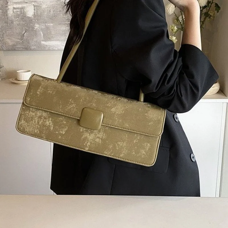 

Luxury Ladies Handbag Made Of Gully-Printed Leather Boasting Trendy Paris Vintage Commuter Cozy Style​
