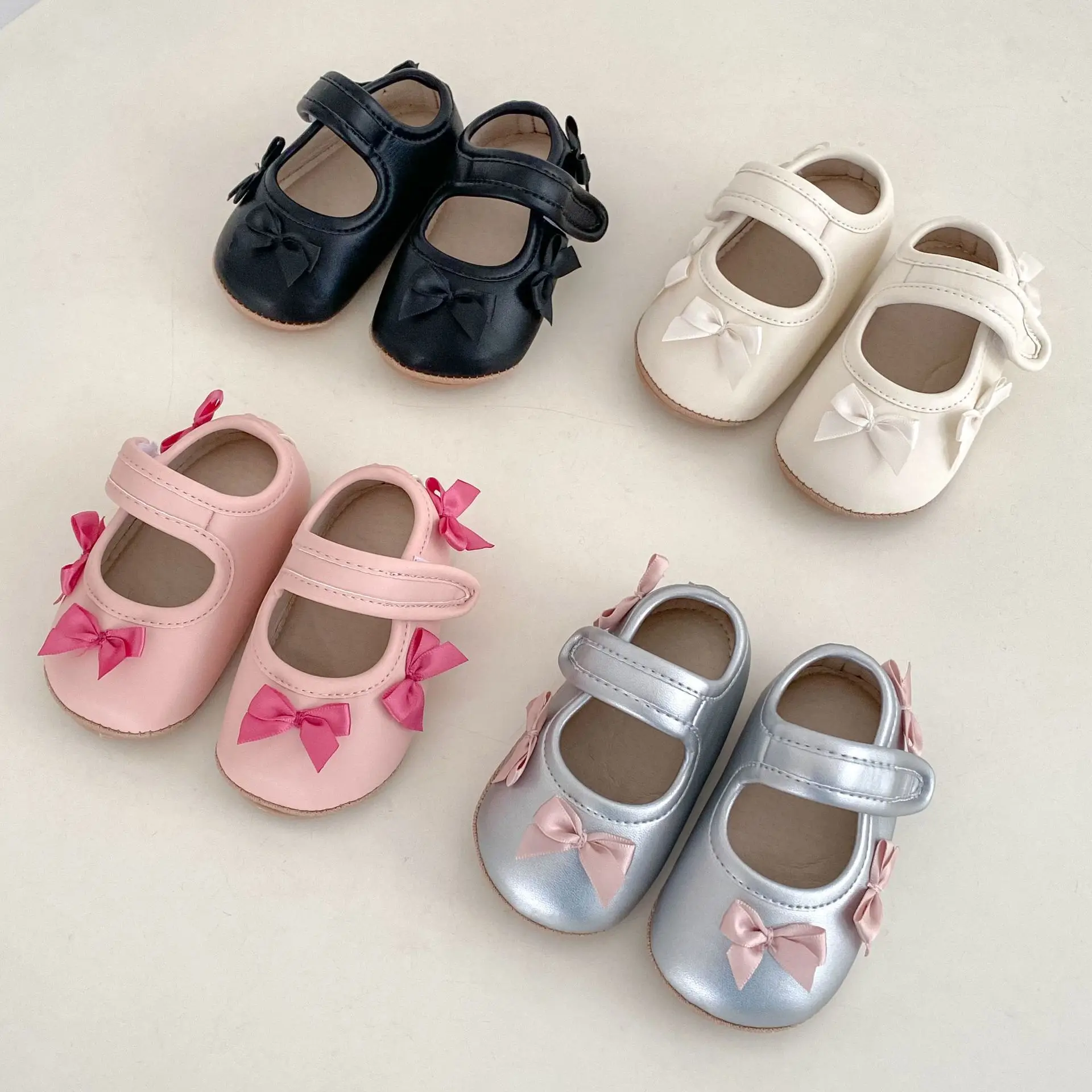 Sepatu Kulit PU Bayi Perempuan Musim Panas 2025 Desain Pita Lucu Ujung Bulat Tali Velcro Sol Lembut untuk Langkah Pertama ​