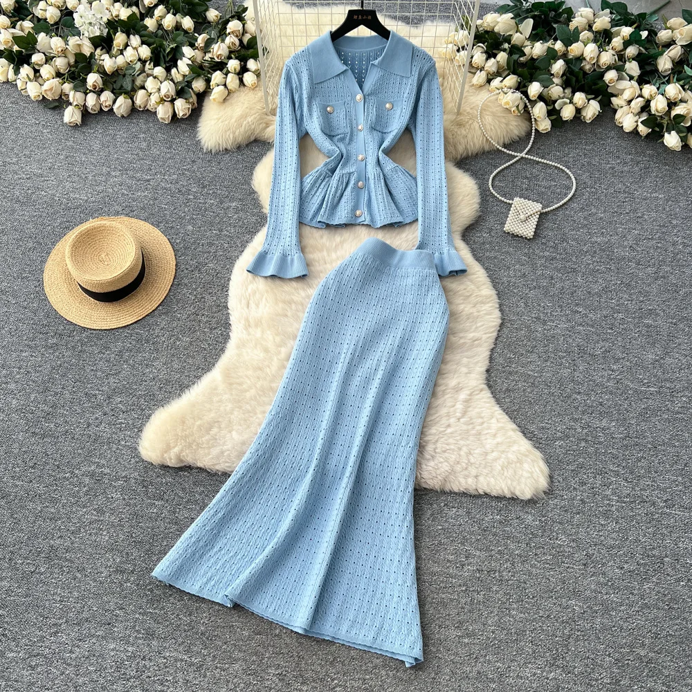 

2025 Новый светло-голубой отложной воротник с металлическими пуговицами и расклешенными рукавами, топ с высокой талией, облегающая юбка, комплект из двух предметов, элегантный женский наряд