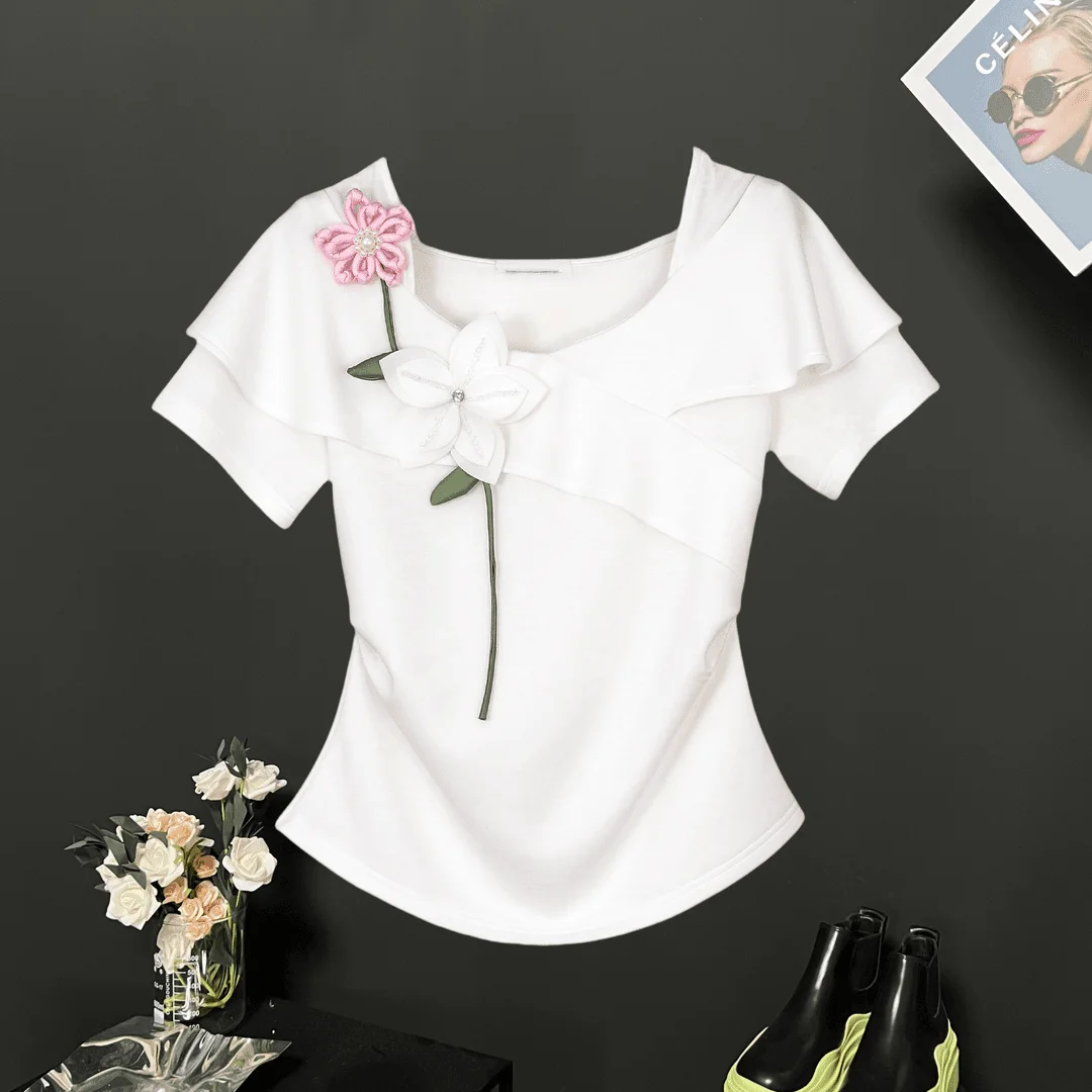 Camiseta de manga corta para mujer, las nuevas flores tridimensionales en verano son irregulares y de estilo extranjero, y la cintura es delgada.