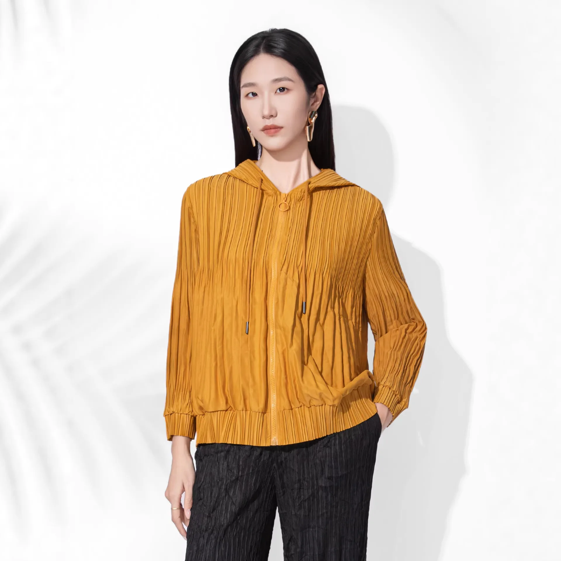 

Miyake Pleated Korean Style Fashionable Jacket for Women, Casual Zipper Style Hooded Pleated Long-sleeved Elegant Commuter Top