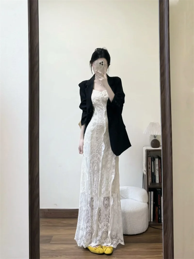 

Элегантный комплект из блузки с кружевной отделкой и длинной юбки для женщин, стиль для офиса, облегающий крой, полиэстер, застежка на одну пуговицу.