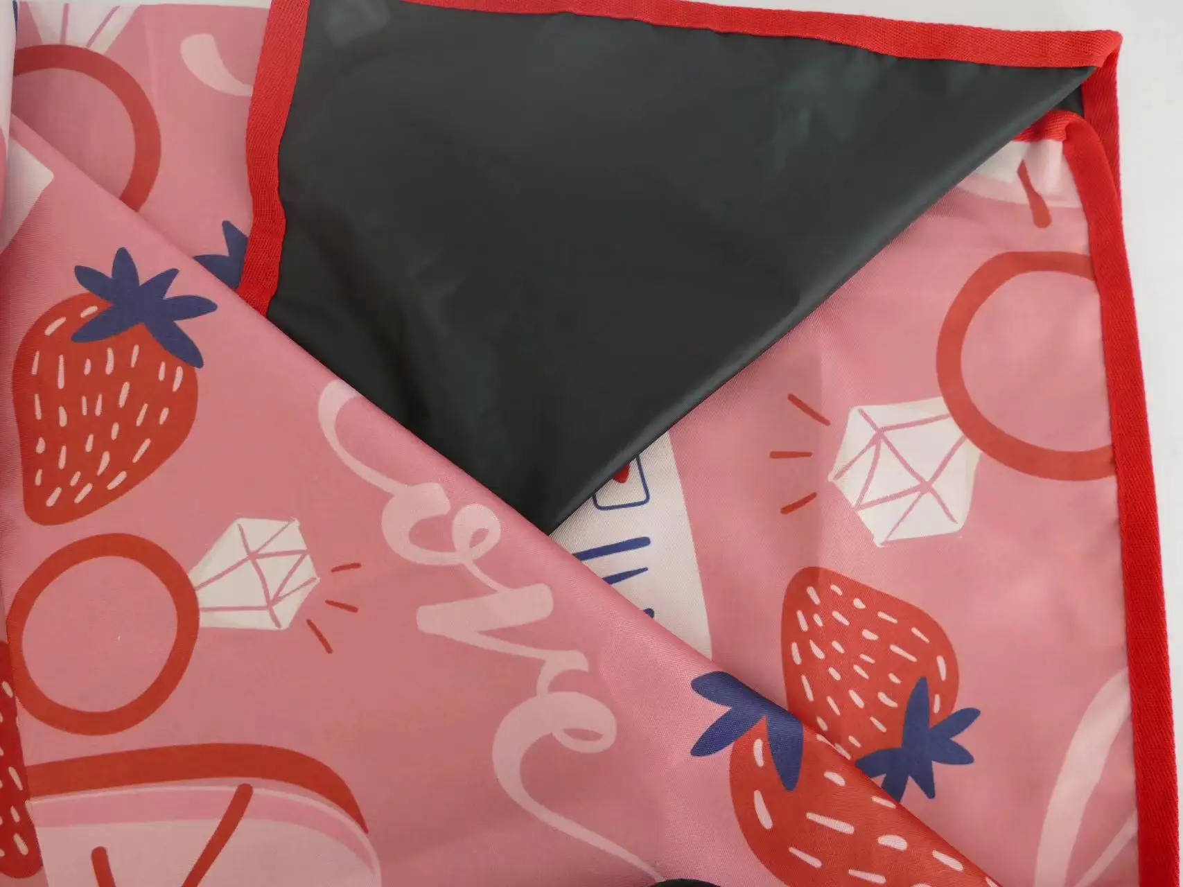 High Quality Pink Girl Heart Picnic Blanket Portable and Easy to Clean Popular and Hot Sell for Outdoor and Bathroom Use