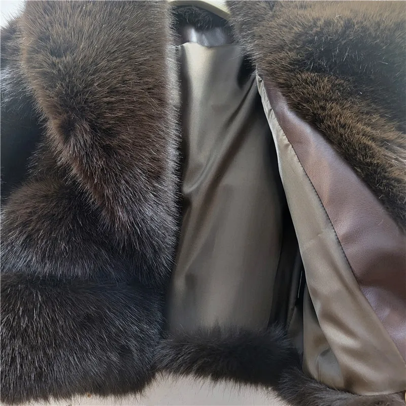 تصميم فريد من نوعه تحسس صديقة للبيئة فو الفراء معطف قصير الراقية البني الرجعية 2025 الخريف الشتاء جديد طويل الأكمام فروي سترة النساء
