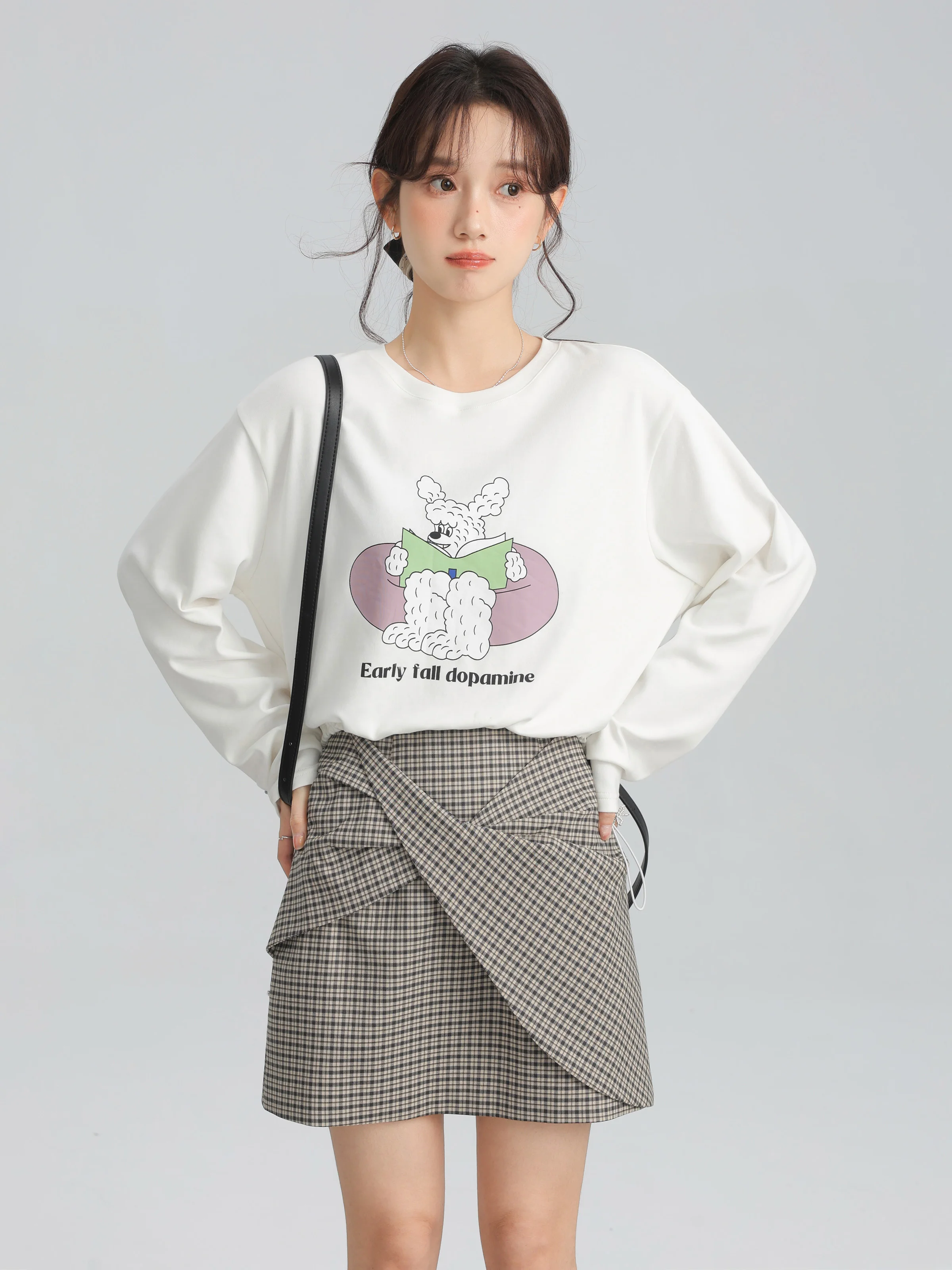 Cute Casual Loose Crewneck Printed Sweatshirt Autumn Long Sleeve Drop Shoulder Pullover Top Women Youthful Playful Warm Outfit