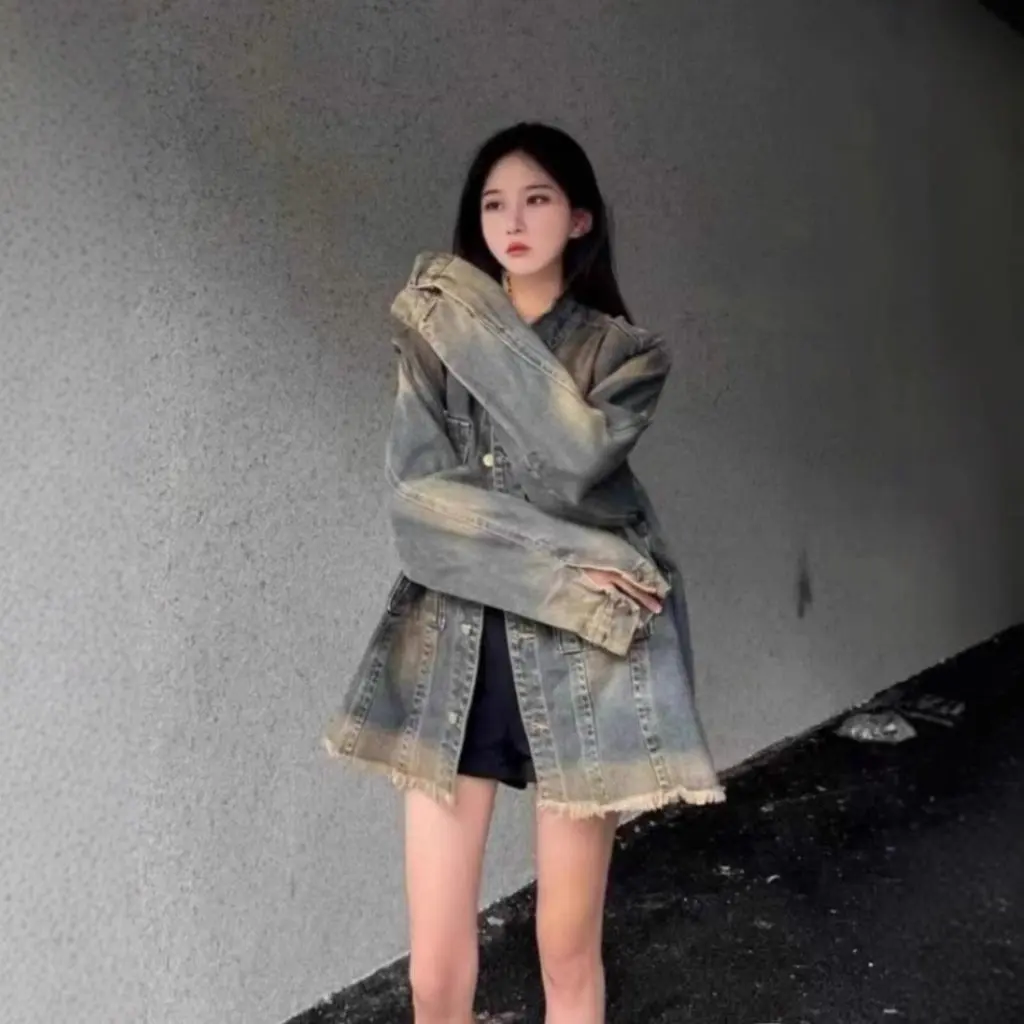 Jaket Denim Retro Amerika Wanita dengan Tepi Kasar, Atasan Kasual untuk Musim Semi dan Gugur, Desain Unik yang Serbaguna