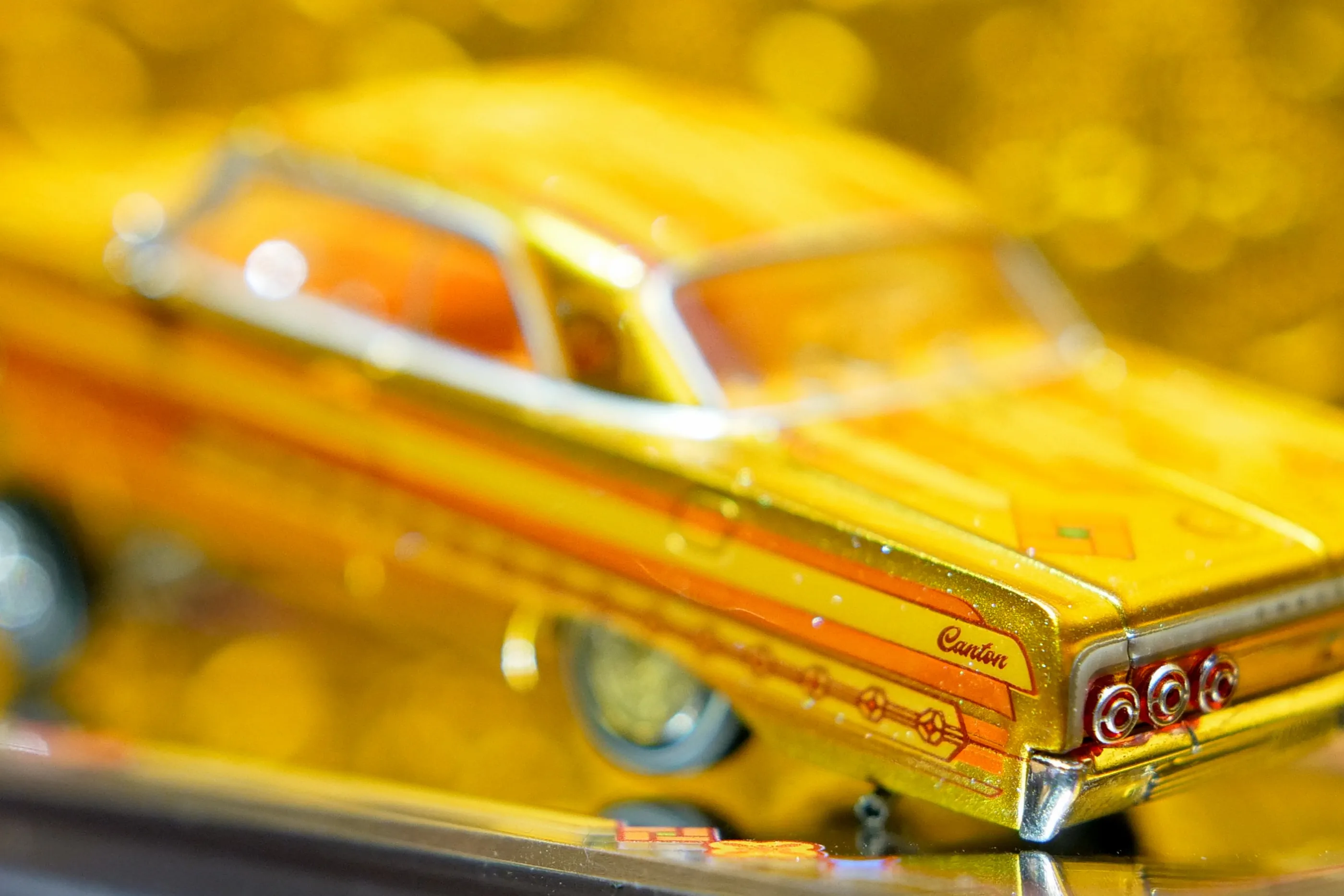 97MxDickid Collab Blossom Glass 1:64 1964 Chevy Impala Lowrider Convention Exclusive Alloy Diecast Model Car Collectible Gift