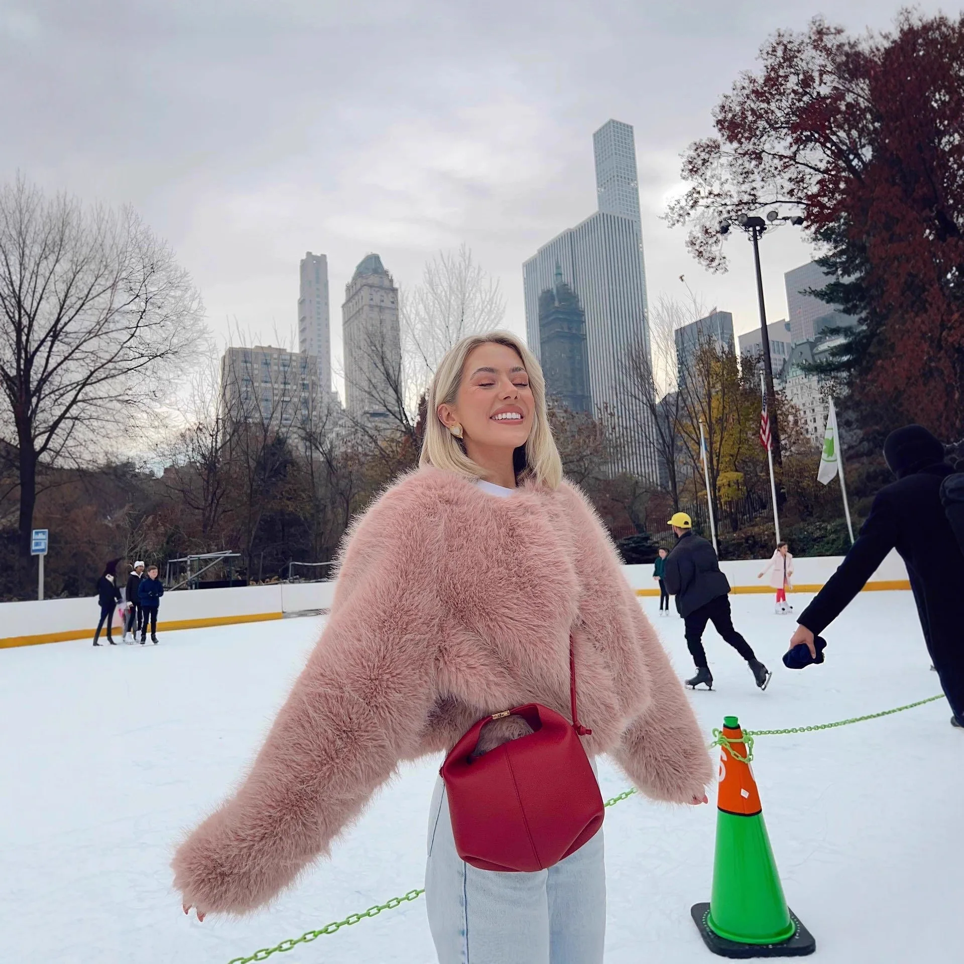 Outono inverno feminino casaco de pele do falso em torno do pescoço cintura alta projetado senhora eco pele jaqueta instagram-estilo fofo casaco de pele artificial