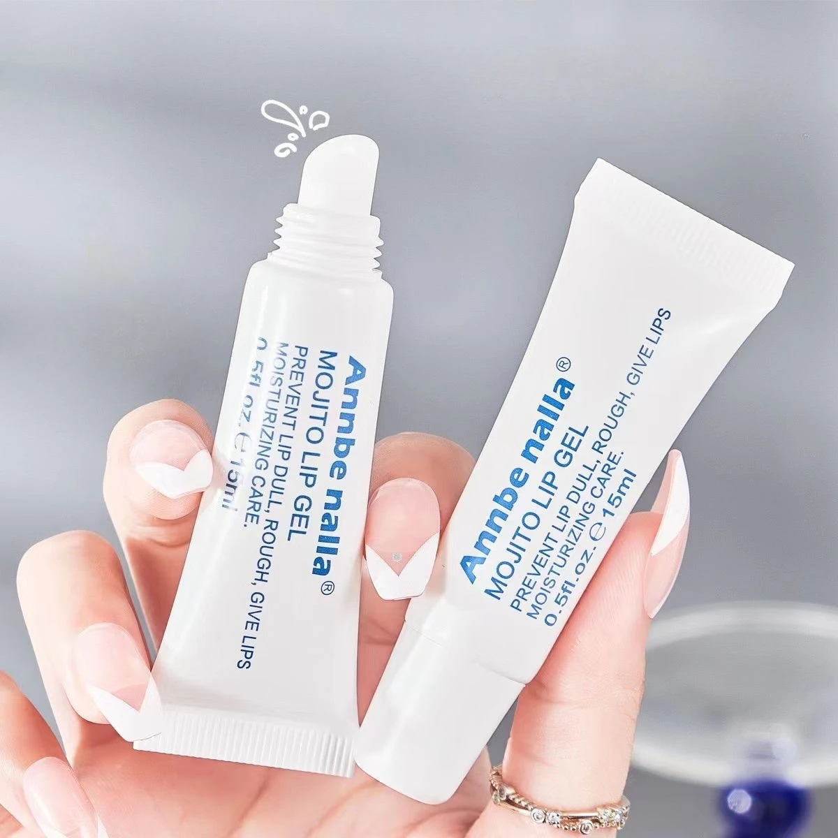 

Moisturizing lip care lip balm fades lip lines removes dead skin prevents dryness and cracks deeply moisturizes Skincare