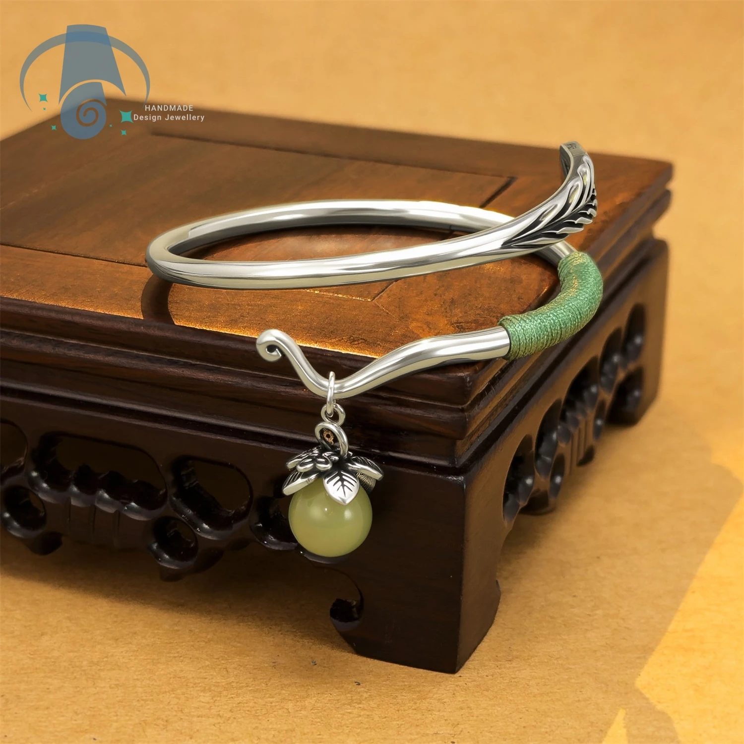 Adjustable Open Bangle Bracelet Handcrafted Leaf Motif Green Grape Milk Shade Unique Wristlet Jewelry For Women Casual Chic Gift