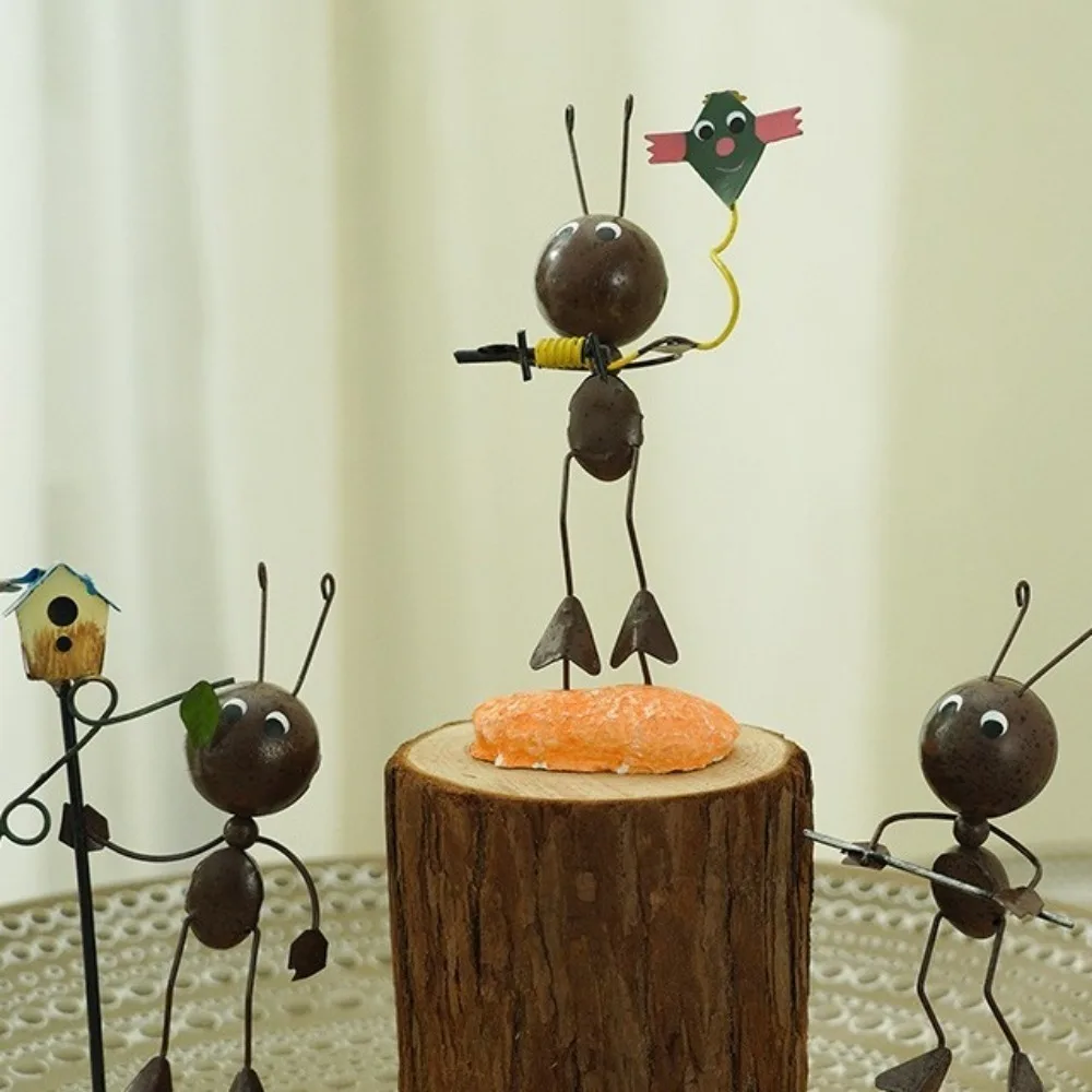 New Iron Metal Ant Ornament Reading Ant Vivid Image Ant Miniature Sculpture Garden Art Outdoor Decor Singing Ant Sculpture