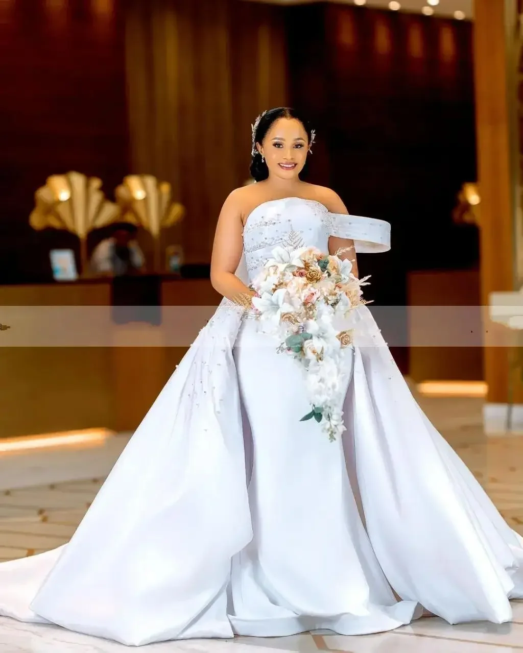 فستان زفاف مخصص بكتف واحد لؤلؤ لامع للعروس 2025 ساتان فيستدوس دي نوفيا زي العرائس مع تنورة قابلة للإزالة