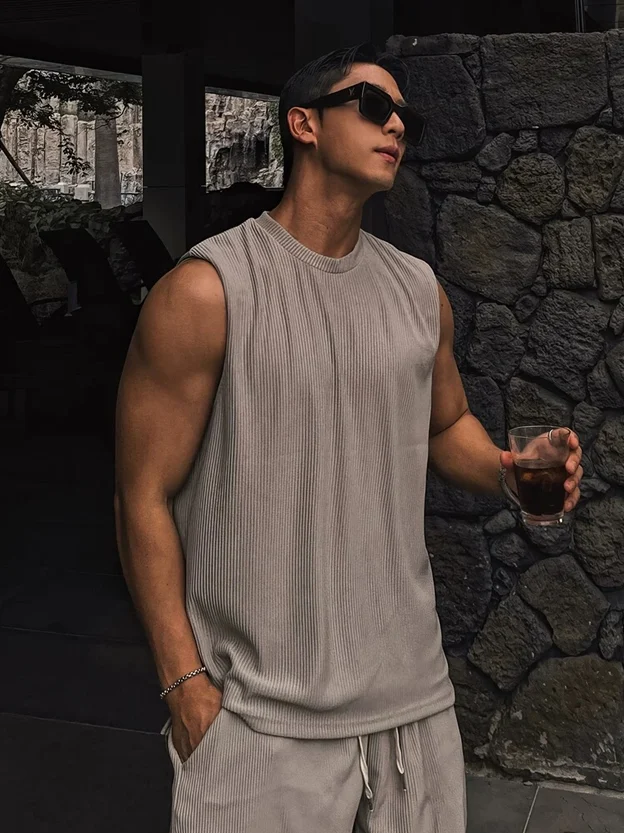 American Hardman Style Ice Silk Thread Muscle Men's round Neck Sleeveless T-Shirt Fitness Sport Vest Tank Top Loose Fit Summe...