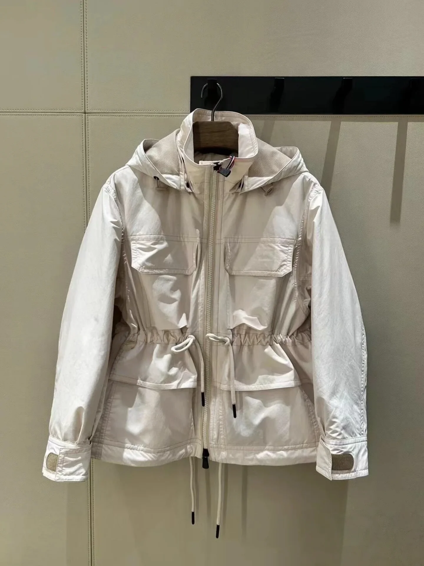 

Lightweight Comfortable Goose down Jacket Women's Casual Outdoor Loose Fit Drawstring Pocket Spring Fashion Memory Fabric