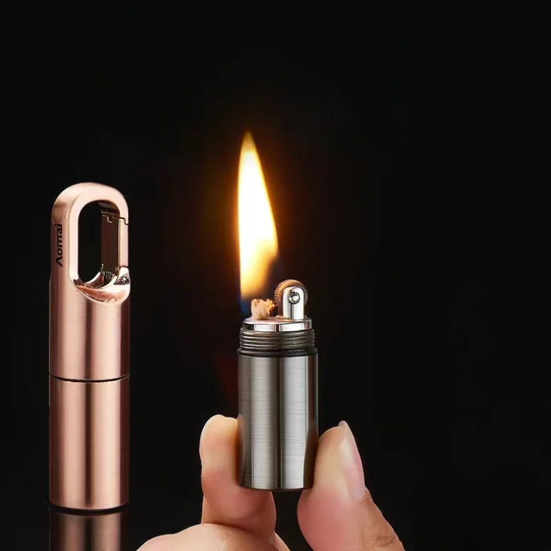 2024 Isqueiro Vintage Stainless Steel Lighter Criativos Antique Mini Kerosene Lighter Capsule Portable Bronze Llavero Encendor