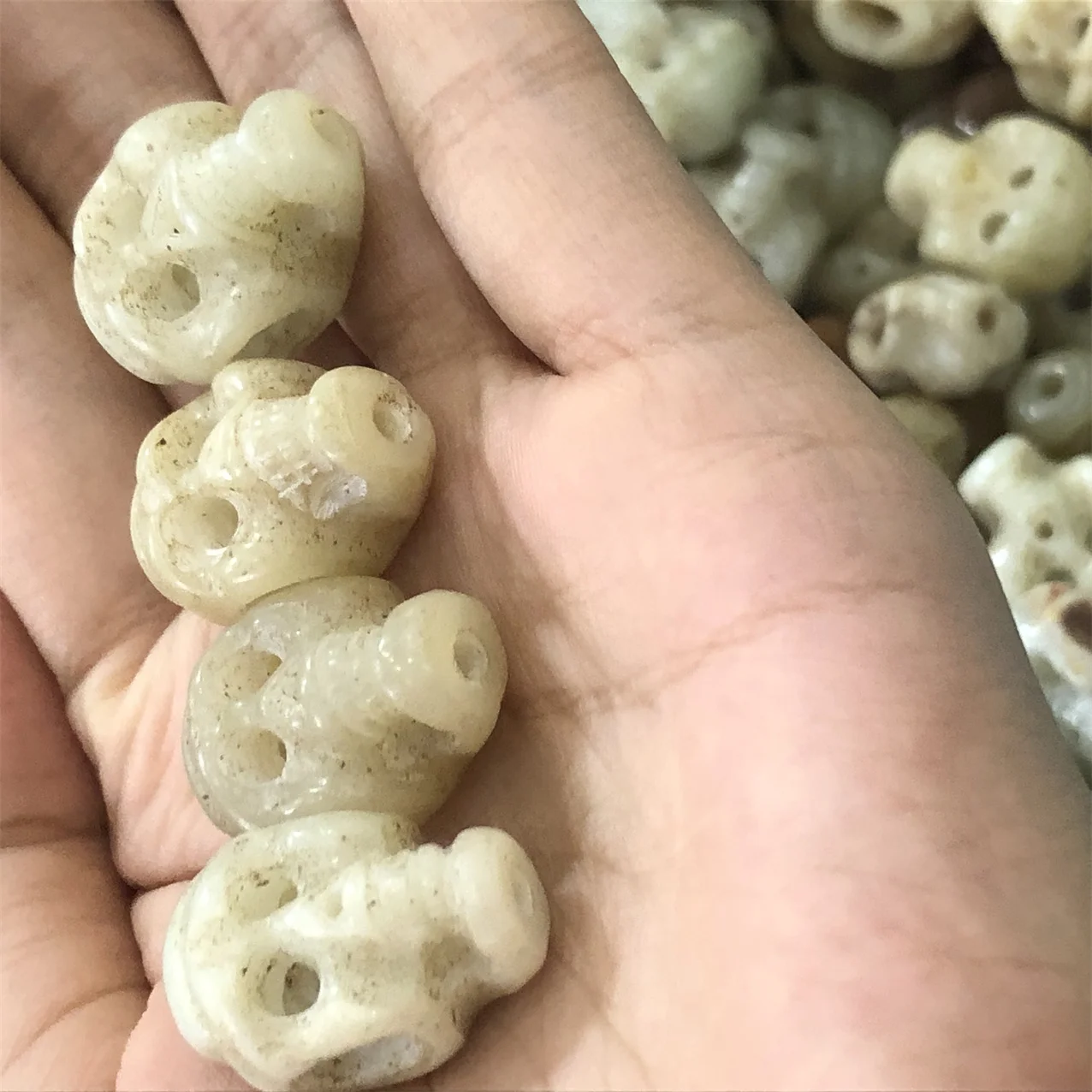 1 قطعة/الوحدة بيجو السحر abalorios صنع المجوهرات الطبيعية كينغهاي اليشم الجمجمة DIY بها بنفسك الاكسسوارات خمر مجوهرات الأحجار الكريمة الخرز للجنسين