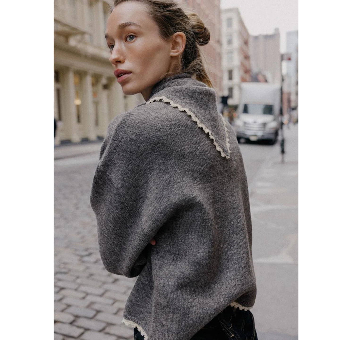 Zimowy Nowy Damski Luźny Długi Sweter z Okrągłym Dekoltem, Szalikiem, Kolorowym Blokowaniem, Koronkowym Wykończeniem, Dzianinowy Kardigan z Włókna Poliestrowego