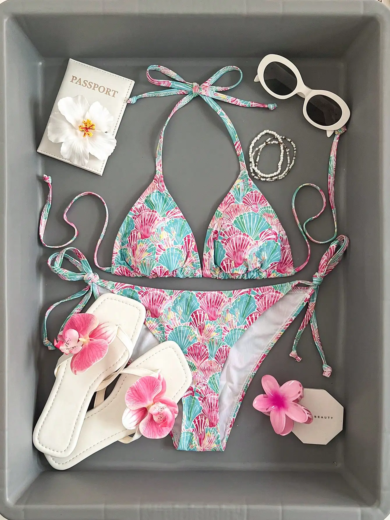 

Женский комплект бикини из 2 предметов с принтом в виде ракушек, треугольный вырез на шее, завязки сбоку, пляжная одежда для плавания