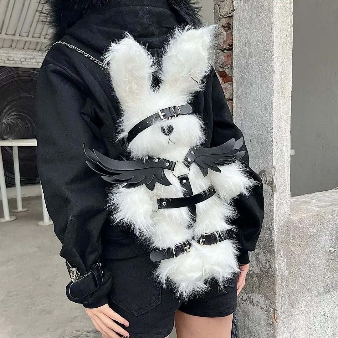 

Черное крыло, плюшевый рюкзак с кроликом, темная субкультура, кукла-панк, рюкзак, женский рюкзак с цепочкой и заклепками Y2k, эстетический Mochilas Mujer 2025