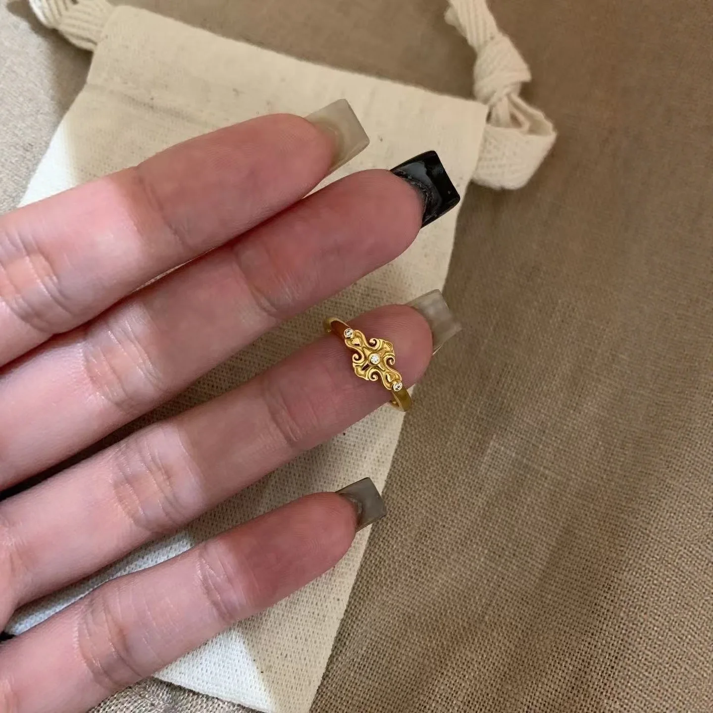 9999 gold vintage gold iris flower cross ring for women, with retro charm and versatile style, featuring sparkling