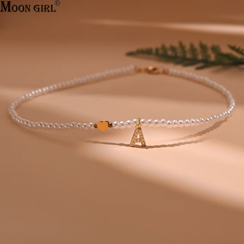 Collar con colgante de corazón de acero inoxidable para mujer, collar con letra inicial hecha a mano con cuentas de perlas de imitación, joyería para mujer